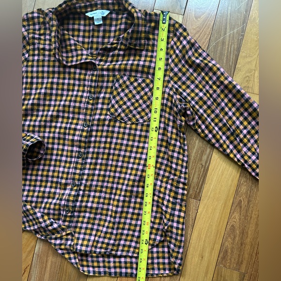 Old Navy Women’s Button Up - Picture 4 of 6